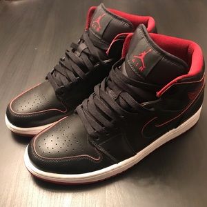 Air Jordan 1 - Mid | Black and Gym Red